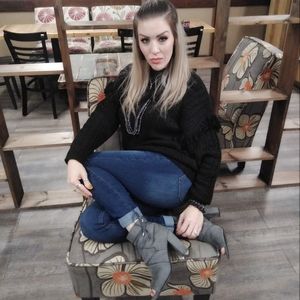 Meet your Posher, Eva